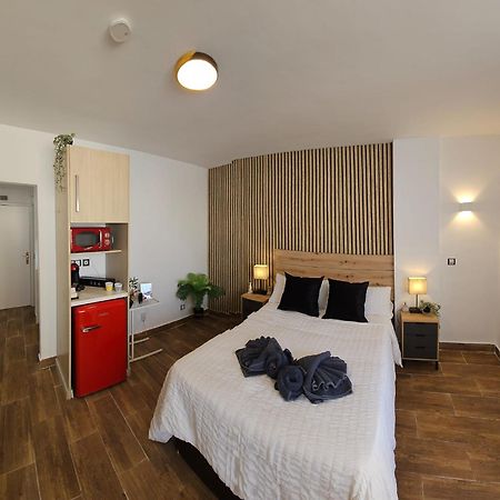 Namaste Modern Elegance City Center Apartment By Namaste Elite توريمولينوس المظهر الخارجي الصورة