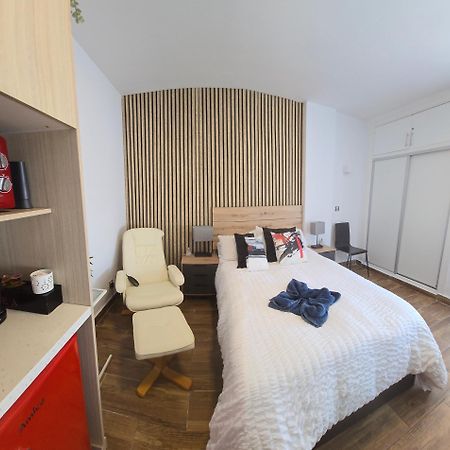 Namaste Modern Elegance City Center Apartment By Namaste Elite توريمولينوس المظهر الخارجي الصورة