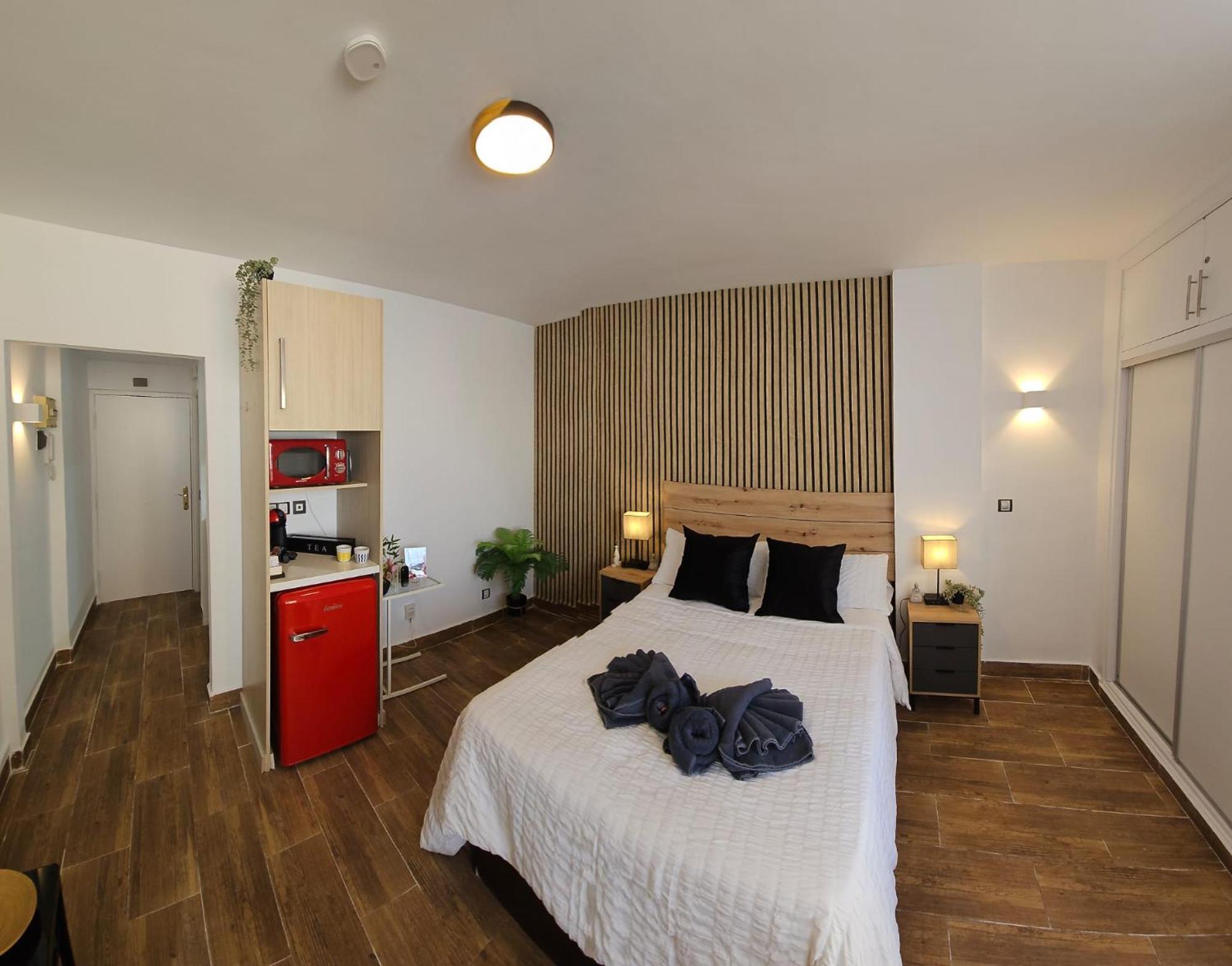 Namaste Modern Elegance City Center Apartment By Namaste Elite توريمولينوس المظهر الخارجي الصورة
