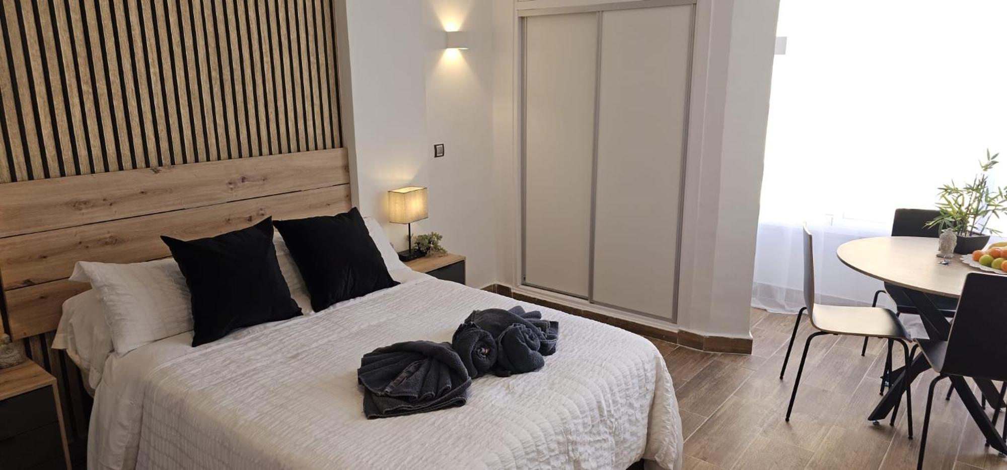 Namaste Modern Elegance City Center Apartment By Namaste Elite توريمولينوس المظهر الخارجي الصورة
