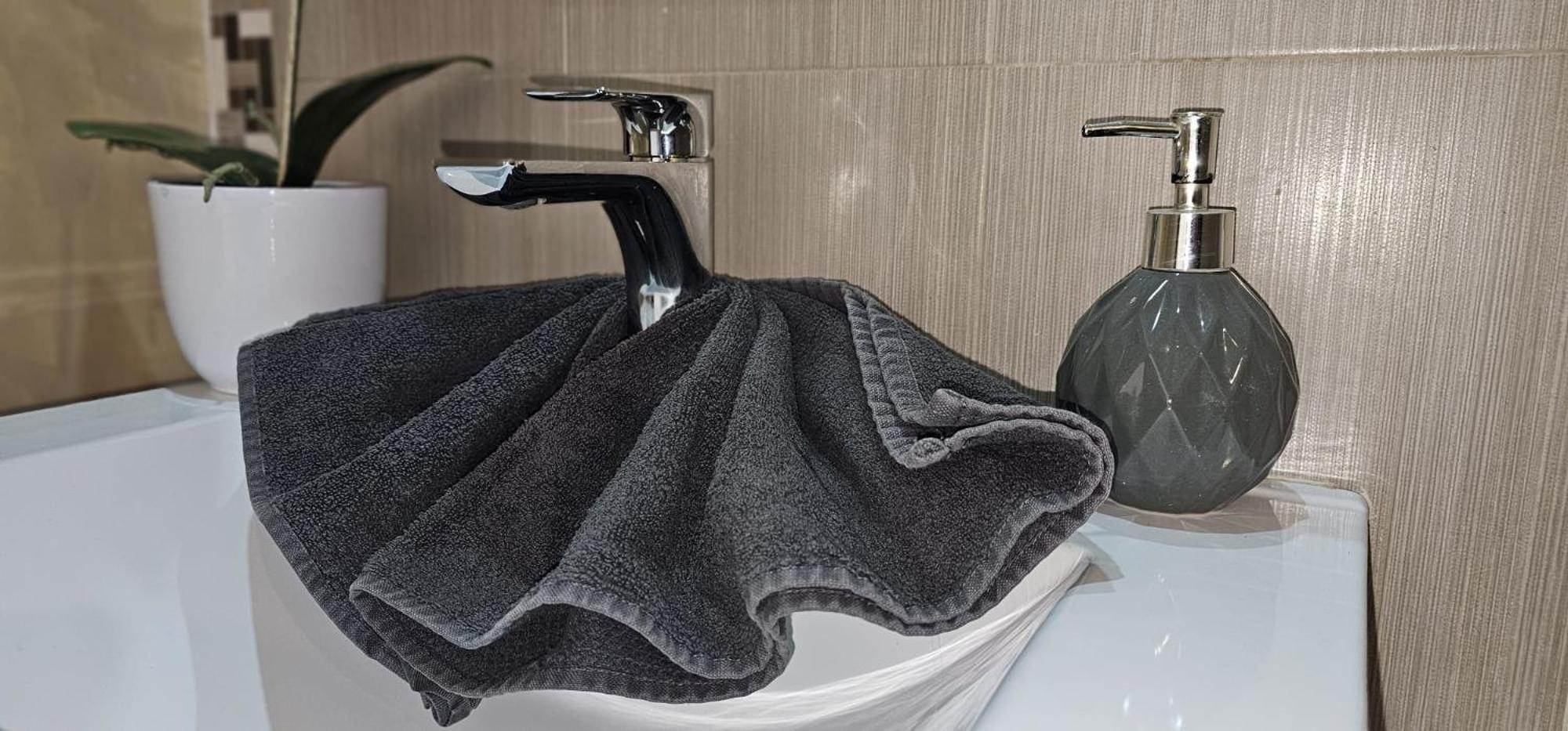 Namaste Modern Elegance City Center Apartment By Namaste Elite توريمولينوس المظهر الخارجي الصورة