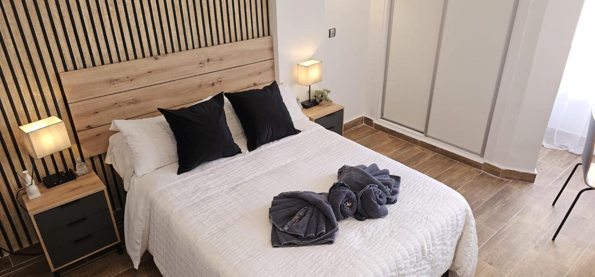 Namaste Modern Elegance City Center Apartment By Namaste Elite توريمولينوس المظهر الخارجي الصورة