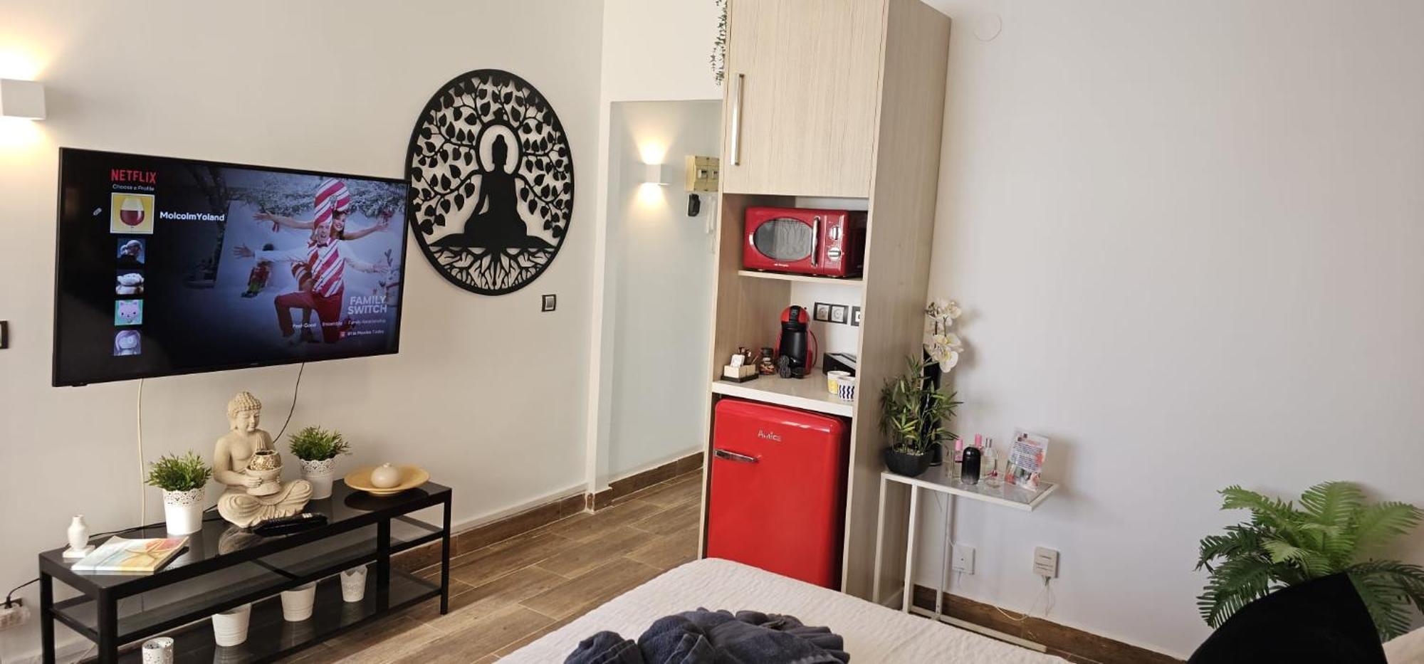 Namaste Modern Elegance City Center Apartment By Namaste Elite توريمولينوس المظهر الخارجي الصورة