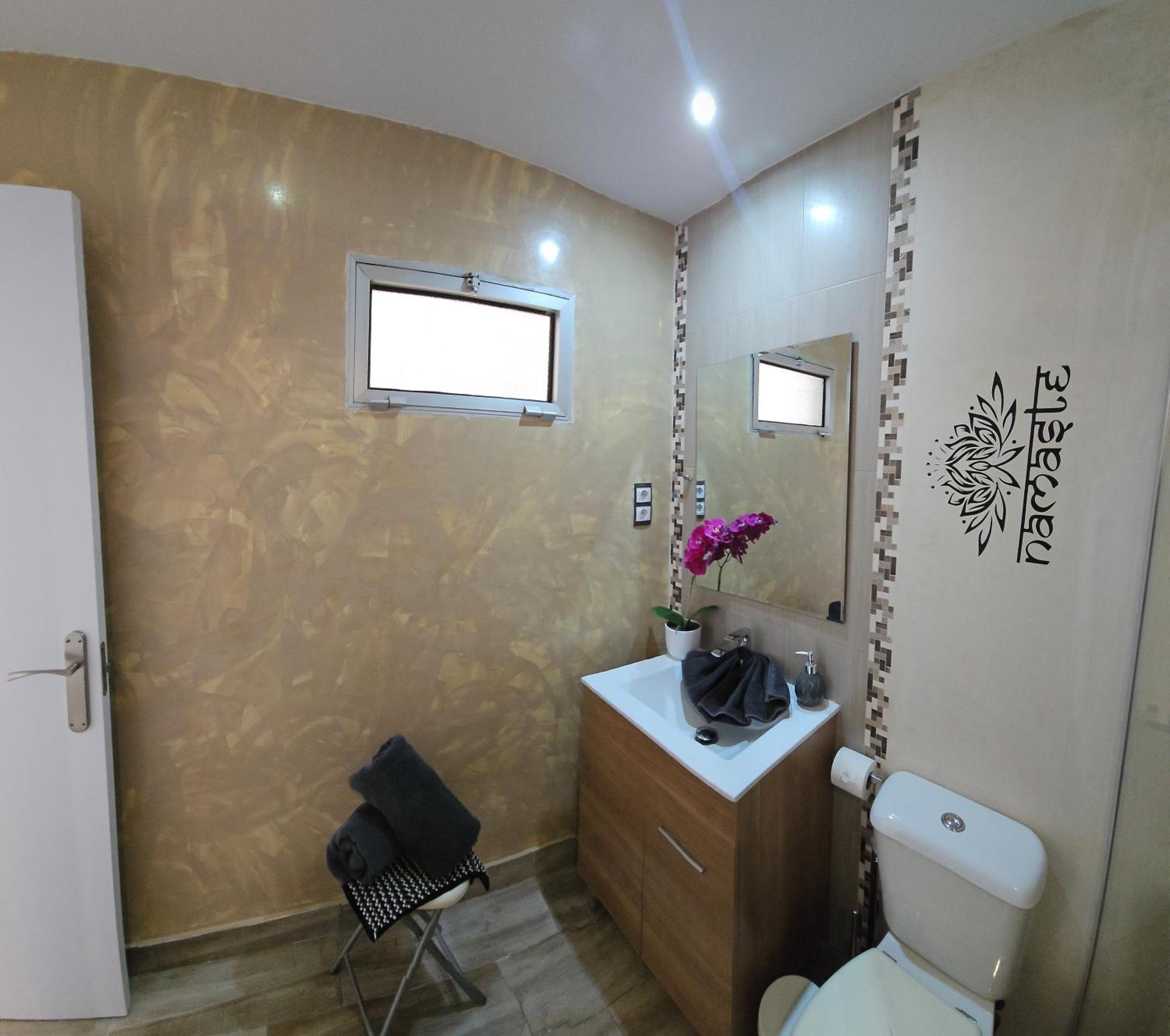 Namaste Modern Elegance City Center Apartment By Namaste Elite توريمولينوس المظهر الخارجي الصورة