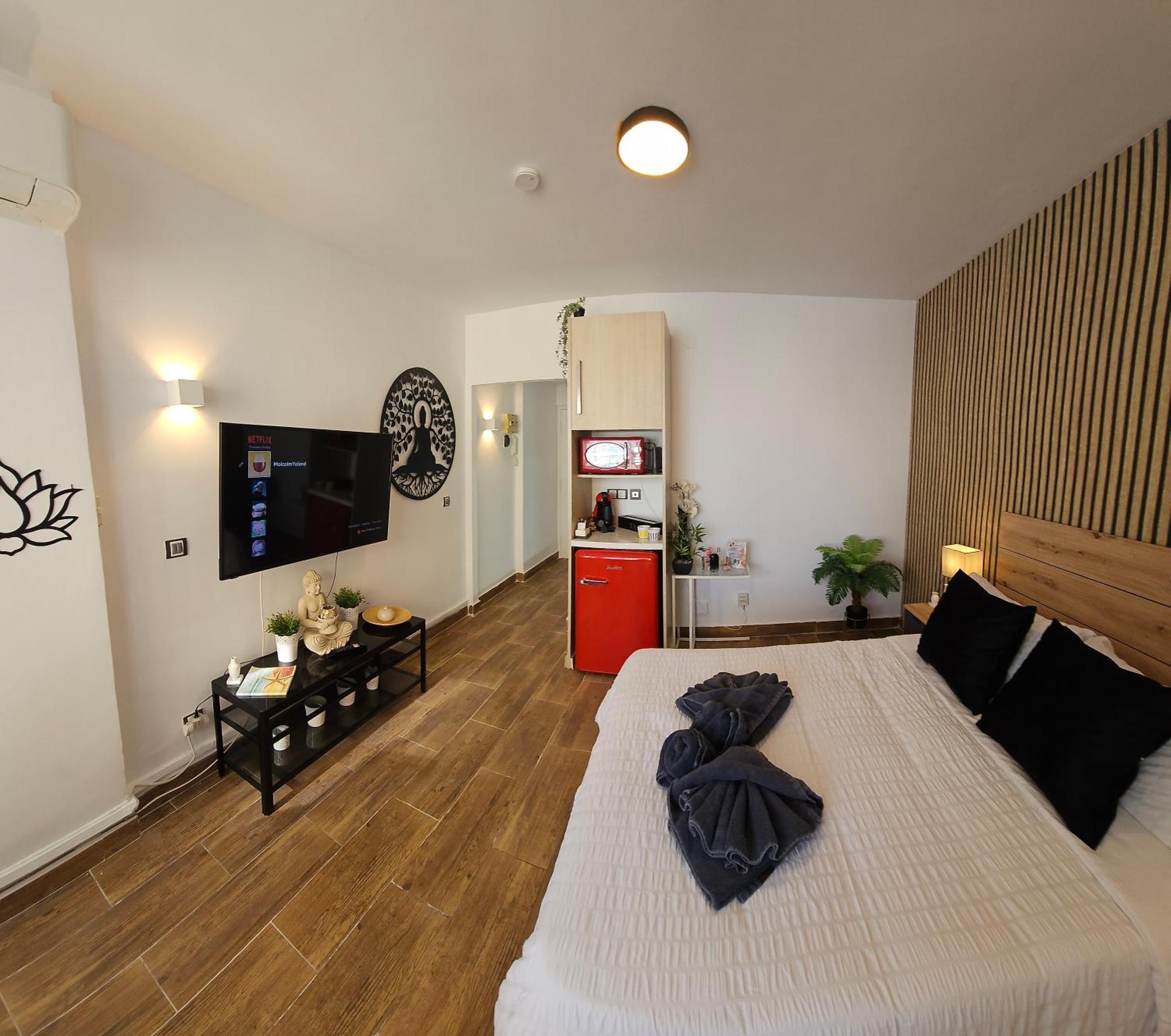 Namaste Modern Elegance City Center Apartment By Namaste Elite توريمولينوس المظهر الخارجي الصورة